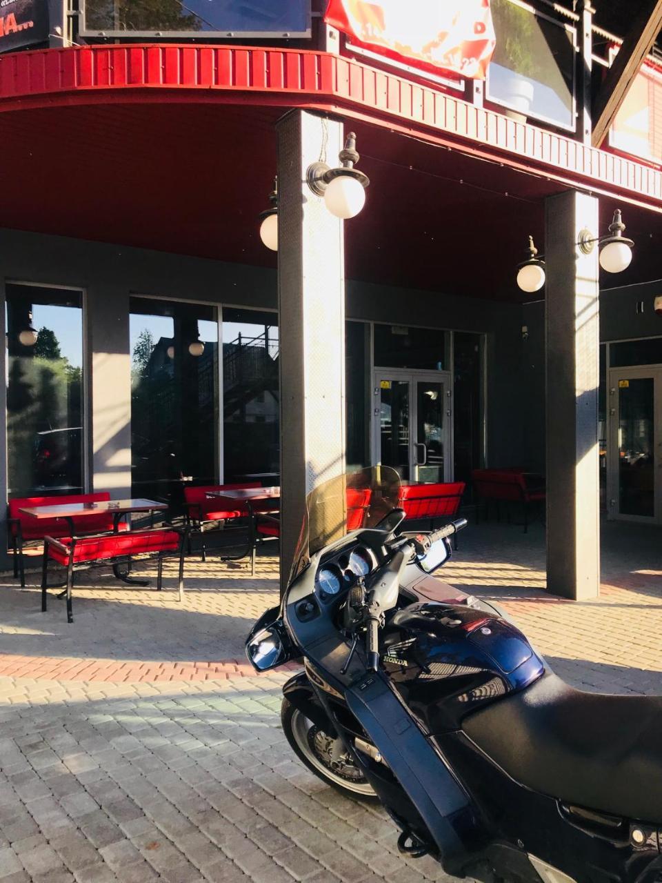 Motozona Hotel Briuhovîci Exterior foto